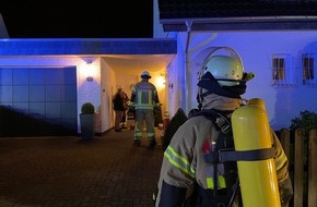 Freiwillige Feuerwehr Bad Salzuflen: FF Bad Salzuflen: Defekte Gasleitung sorgt für Feuerwehreinsatz in der Straße "Am Steinbrink" / Bewohner können sich noch vor Eintreffen der Einsatzkräfte unverletzt in Sicherheit bringen