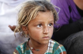 Aktion Deutschland Hilft e.V.: Aktion Deutschland Hilft: Humanitäre Hilfe im Nordirak nicht zweitrangig / Christoph Strässer plädiert für mehr Hilfe aus Deutschland (FOTO)
