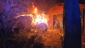 Polizeiinspektion Stade: POL-STD: Landwirtschaftliche Maschine und Scheune bei Feuer zerstört, Einbrüche in zwei Firmengebäude in Stade, Kupferdiebstähle gehen weiter, Tageswohnungseinbrecher in Jork