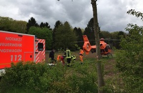 Feuerwehr Mönchengladbach: FW-MG: Schwerer Verkehrsunfall - 2 Personen schwer verletzt
