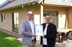 Living Haus: Ein starkes Fundament f&uuml;r gro&szlig;e Wohntr&auml;ume / Living Haus erh&auml;lt erneut das CrefoZert der Creditreform