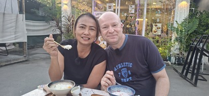 Joyn: Amore ohne Worte? In "Amore unter Palmen" sprechen Busfahrer Matthias (50, L&uuml;neburg) und Thail&auml;nderin Nat ab morgen auf Joyn nur die Sprache der Liebe