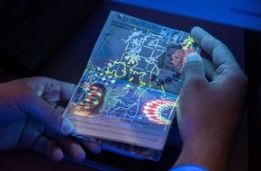 Bundespolizeidirektion Sankt Augustin: BPOL NRW: Personen im Hauptbahnhof provoziert - Urkundenfälschung und unerlaubte Erwerbstätigkeit festgestellt - Bundespolizei nimmt 24-jährigen Ukrainer fest