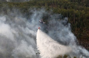 Bundespolizeipräsidium (Potsdam): BPOLP Potsdam: Bundespolizei unterstützt Länder vielfach bei Waldbrandbekämpfung durch Einsatz von Hubschraubern und Wasserwerfern