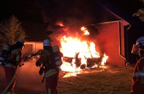 Feuerwehr Minden: FW Minden: PKW vor Wohnhaus brennt in voller Audehnung