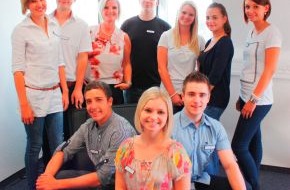 BKK Pfalz: Aufregung pur: Neun neue Azubis beginnen bei der BKK Pfalz ihr Berufsleben (BILD)