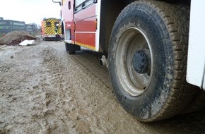 Feuerwehr Heiligenhaus: FW-Heiligenhaus: Bauarbeiter stürzte von Gerüst (Meldung 23/2019)