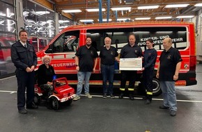Feuerwehr Kaarst: FW-NE: Königshaus spendet 2.000 Euro für die Kinderfeuerwehr - Tretautos und Materialien gesichert