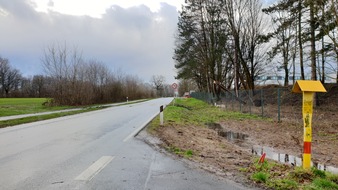 Freiwillige Feuerwehr Werne: FW-WRN: TH_1 - Baum auf Fahrbahn - Fahrbahn blockiert / Flächenlage durch Sturmtief Bennet / Rosenmontagsumzug startet eine Stunde später um 15:11 Uhr.