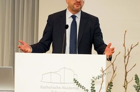 Erzbistum Paderborn: Juristentagung im Erzbistum Paderborn diskutiert wehrhafte Demokratie - 19. Juristentagung in der Katholischen Akademie Schwerte