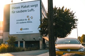 LichtBlick SE: Zum Klimastreik: LichtBlick setzt auf saubere Werbung - mit luftreinigendem Riesenposter / Alle Mitarbeitenden bekommen zur Demo-Teilnahme frei