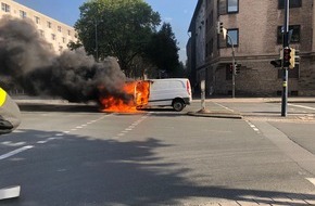 Feuerwehr Dortmund: FW-DO: 19.08.2019 - FEUER IN MITTE
Brennt Lieferwagen eines Paketdienstes
