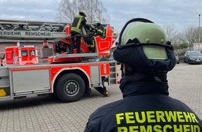 Feuerwehr Remscheid: FW-RS: Mehrere kleine Sturmeinsätze und eine Hubschrauberlandung in der Remscheider Innenstadt