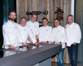 Drei-Sterne-Koch Stefan Stiller aus Shanghai  ​besucht Gaggenau Showroom in München.