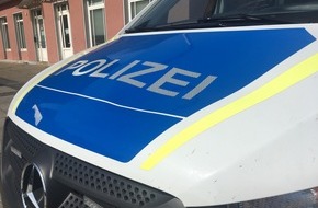 Bundespolizeidirektion Sankt Augustin: BPOL NRW: Auf die Motorhaube gesetzt - Dienstfahrzeug beschädigt - Bundespolizei ermittelt gegen 19-Jährigen