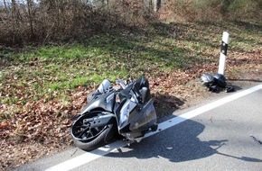 Polizeidirektion Kaiserslautern: POL-PDKL: Motorradunfall mit zwei verletzten Personen