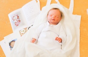 Klinikum N&uuml;rnberg: Neonatologie am Klinikum N&uuml;rnberg erh&auml;lt speziell angefertigte Fr&uuml;hchenpuppe f&uuml;r Eltern-Trainings