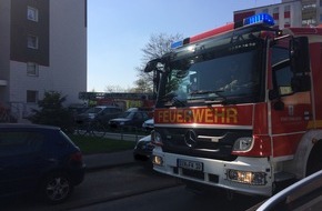 Feuerwehr Dinslaken: FW Dinslaken: Zwei Einsätze für die Feuerwehr
Brand mit Person in Wohnung und eine ausgelöste Brandmeldeanlage