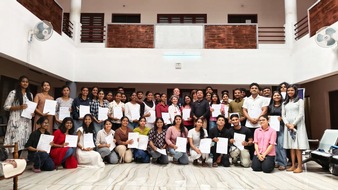 PM / / M&uuml;nchner Rotkreuzschule gewinnt indische Pflegeauszubildende