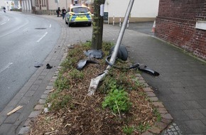 Polizeipräsidium Hamm: POL-HAM: Nach Zusammenstoß mit Straßenlaterne abgehauen