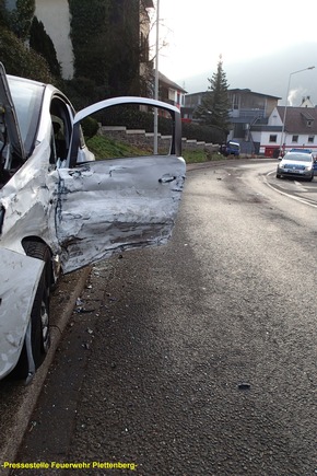 FW-PL: OT-Eiringhausen. 3 Verletzte nach Kollision zweier PKW