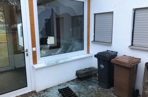 Polizeidirektion Landau: POL-PDLD: Hatzenbühl zwischen 04.12.20 und 05.12.20 - erneut Scheibe eines Fensters eingeworfen
