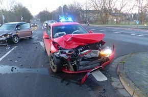 Polizei Minden-Lübbecke: POL-MI: Drei Verletzte nach Verkehrsunfall auf dem Bayernring