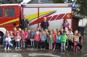 Feuerwehr der Stadt Arnsberg: FW-AR: Kindergarten-Kinder aus Wennigloh sind gut auf Notfall vorbereitet