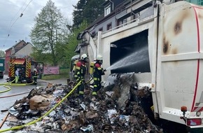 Kreisfeuerwehrverband Neunkirchen: FW Neunkirchen: Brand eines Müllwagens in der Innenstadt von Ottweiler
