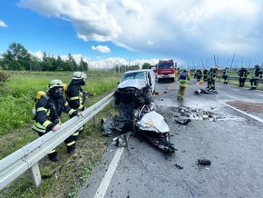 KFV Bodenseekreis: Schwerer Verkehrsunfall auf B467 mit drei Fahrzeugen fordert mehrere Verletzte