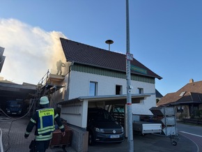 KFV-CW: Fassadenbrand an Schreinerei/Schnelles Eingreifen der Feuerwehr verhindert Gro&szlig;brand