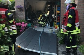 Freiwillige Feuerwehr Kalkar: Feuerwehr Kalkar: Gasexplosion in Garage- eine verletzte Person