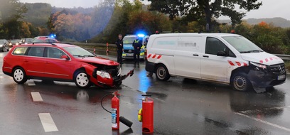 Kreispolizeibehörde Höxter: POL-HX: Verkehrsunfall auf der B83 - eine Person verletzt