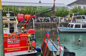 Feuerwehr Konstanz: FW Konstanz: Bootshavarie im Konstanzer Trichter