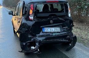 Kreispolizeibeh&ouml;rde H&ouml;xter: POL-HX: Unfall mit Bus nach missgl&uuml;cktem Wendeman&ouml;ver