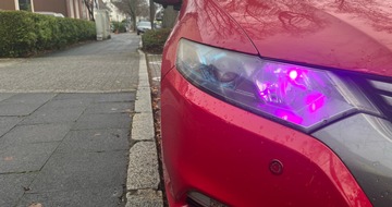 Polizei Hagen: POL-HA: Pinke Scheinwerfer - Beamte des Verkehrsdienstes der Polizei Hagen untersagen 36-jähriger Autofahrerin die Weiterfahrt