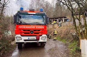 Feuerwehr Essen: FW-E: Gest&uuml;rztes Pferd in Kupferdreh - Tier&auml;rztin muss Pferd einschl&auml;fern