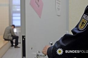 Bundespolizeidirektion München: Bundespolizeidirektion München: Streit mit Verkäuferin - Haftbefehle vollstreckt