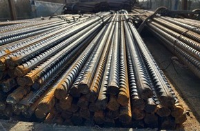 Kreispolizeibeh&ouml;rde Viersen: POL-VIE: Verkehrsdienst stoppt Sattelzug wegen ungesicherter Ladung