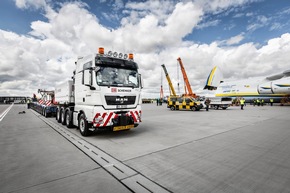 DB Schenker bringt 141-Tonnen-Zylinder mit Schiff, Lkw und Flugzeug von Berlin nach Kanada (FOTO)