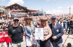 &Ouml;sterreich holt RID-Weltrekord: &raquo;h&ouml;chstgelegener Country- &amp; Western Line-Dance-Workshop&laquo; in Zell am See zertifiziert (960 Tanzende)
