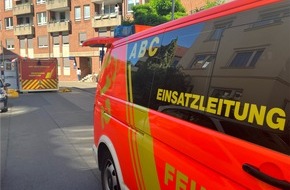 Feuerwehr Hannover: FW Hannover: Paket mit unbekanntem Stoff gefunden - drei verletzte Personen