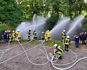 FW-OLL: Die Feuerwehren Sandhatten und Huntlosen treffen sich alle zwei Jahre zum legendären Huntewettkampf