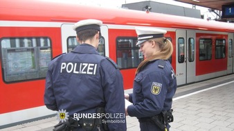 Bundespolizeidirektion München: Bundespolizeidirektion München: Fahrscheinkontrolle eskaliert: 18-Jähriger attackiert und verletzt Prüfdienstmitarbeiter