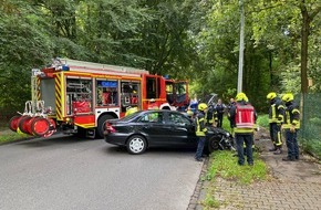 Feuerwehr Gelsenkirchen: FW-GE: Verkehrsunfall auf der Nienkampstraße in Gelsenkirchen-Scholven fordert eine leichtverletzte Person