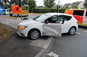 Polizei Hagen: POL-HA: Unfall zwischen Autofahrerin und Motorradfahrer - zwei Leichtverletzte