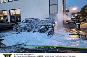 Feuerwehr München: FW-M: Zwei gebrauchte BMW ausgebrannt (Westend)