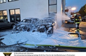 Feuerwehr München: FW-M: Zwei gebrauchte BMW ausgebrannt (Westend)