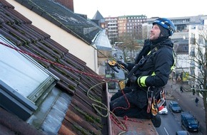 Industrie Kletterer Hamburg: Schäden an Dachrinnen und Fallrohren rechtzeitig entdecken