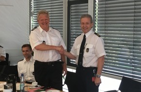 Feuerwehr Düsseldorf: FW-D: Vollversammlung Arbeitsgemeinschaft der Leiter der Berufsfeuerwehren NRW in Düsseldorf - Peter Albers gab Vorstandsmandat zurück